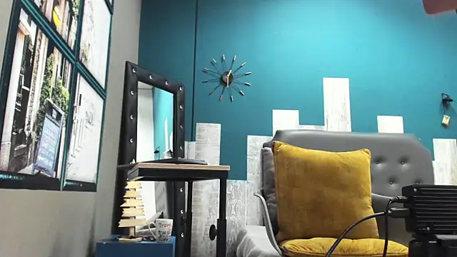 Ian1  online show from November 26, 2025, 12:05 pm