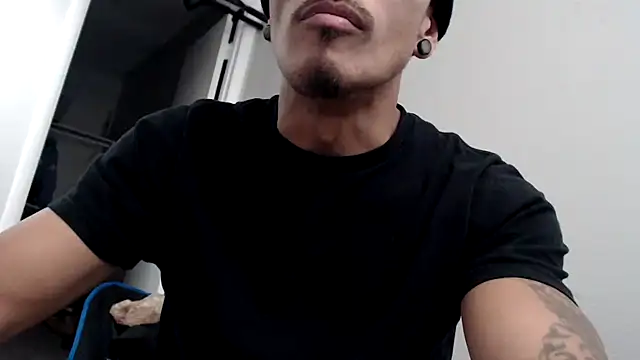 Snapshot of tanjir020 chatting on December 17, 2025, 10:09 am tanjir020 online show from December 17, 2025, 10:09 am