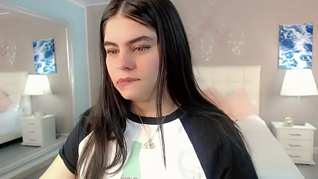 Snapshot of maddissonivanova chatting on December 4, 2025, 7:24 pm maddissonivanova online show from December 4, 2025, 7:24 pm