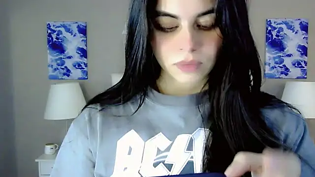 Snapshot of maddissonivanova chatting on October 2, 2025, 7:17 pm maddissonivanova online show from October 2, 2025, 7:17 pm