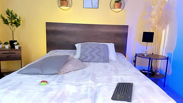 CamilleGrace online show from September 21, 2025, 12:43 pm