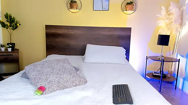 CamilleGrace online show from September 25, 2025, 12:44 pm