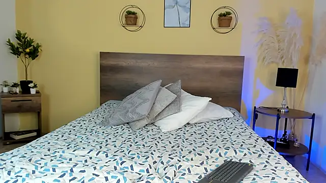 CamilleGrace online show from September 20, 2025, 12:54 pm