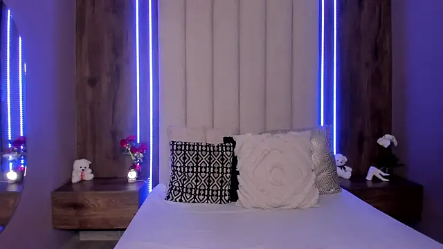 LucySalvatore  online show from March 30, 2026, 11:06 pm