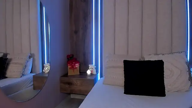 LucySalvatore  online show from April 10, 2026, 2:51 am