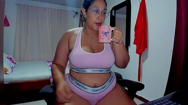 Snapshot of Ivy_horse_ chatting on November 15, 2025, 4:05 am Ivy horse online show from November 15, 2025, 4:05 am