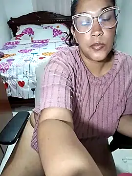 Snapshot of Ivy_horse_ chatting on September 18, 2025, 3:31 am Ivy horse online show from September 18, 2025, 3:31 am