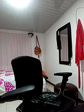 Snapshot of Ivy_horse_ chatting on October 8, 2025, 2:13 am Ivy horse online show from October 8, 2025, 2:13 am