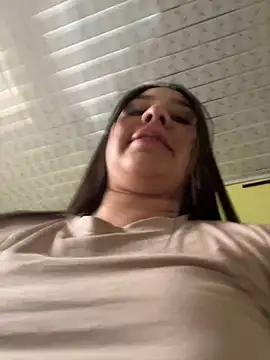 BELLAALEJA online show from October 3, 2025, 8:21 pm