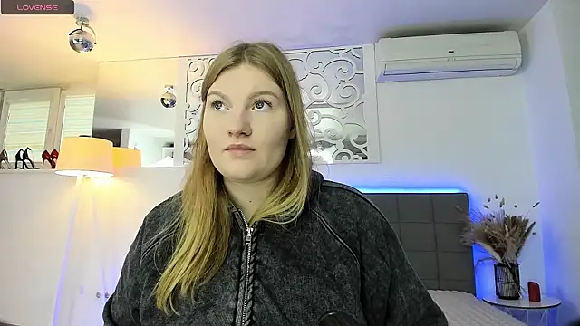 Snapshot of AshleyJoness chatting on October 27, 2025, 6:14 am AshleyJoness online show from October 27, 2025, 6:14 am