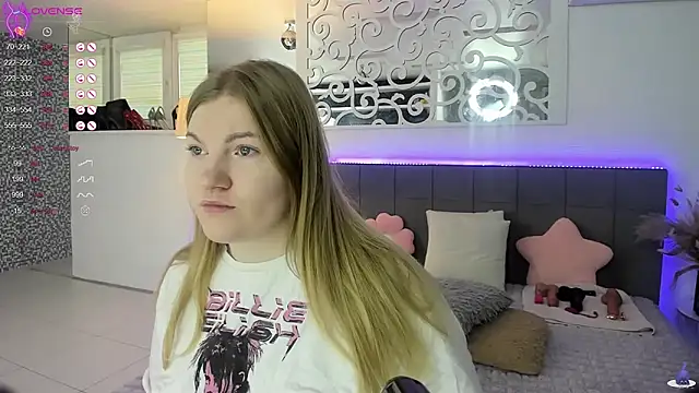 Snapshot of AshleyJoness chatting on November 18, 2025, 5:44 am AshleyJoness online show from November 18, 2025, 5:44 am