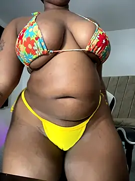 Snapshot of Naomisweett1 chatting on October 16, 2025, 4:21 am Naomisweett1 online show from October 16, 2025, 4:21 am