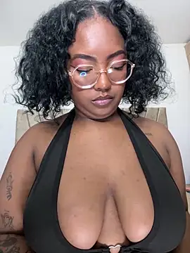 Snapshot of Naomisweett1 chatting on October 6, 2025, 11:38 pm Naomisweett1 online show from October 6, 2025, 11:38 pm