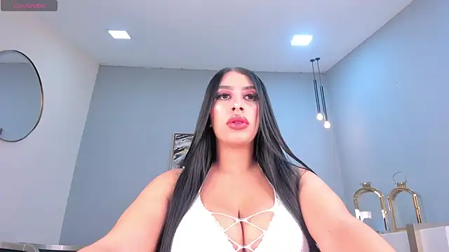 LeahLombardi  online show from October 13, 2025, 7:04 pm