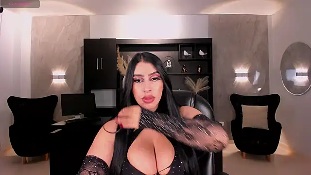 LeahLombardi  online show from September 23, 2025, 1:01 am