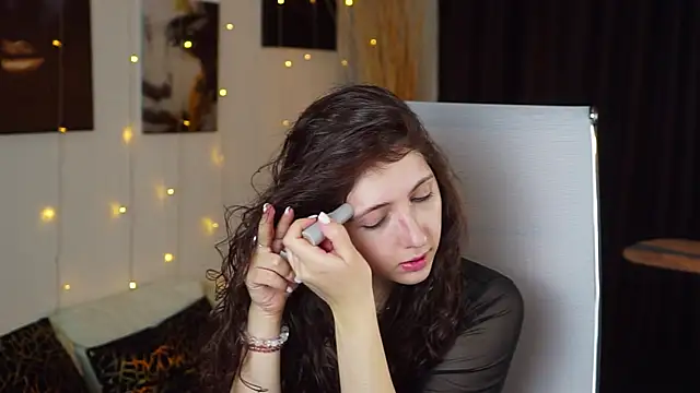 Mary Miiller online show from November 27, 2025, 10:05 am