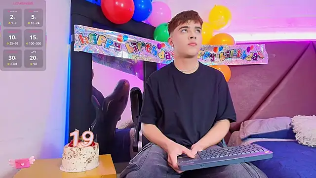 Snapshot of Lucass_love chatting on February 4, 2026, 1:17 pm Lucass love online show from February 4, 2026, 1:17 pm