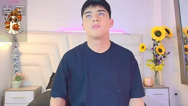 Snapshot of Lucass_love chatting on November 8, 2025, 4:10 pm Lucass love online show from November 8, 2025, 4:10 pm