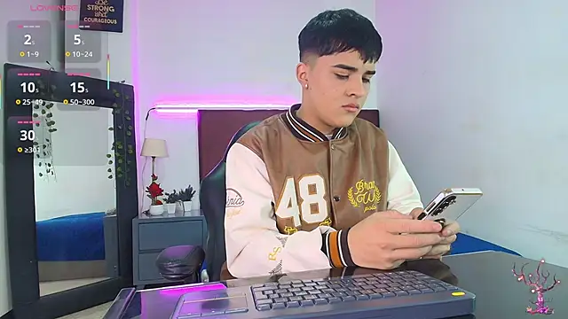 Snapshot of Lucass_love chatting on October 26, 2025, 12:49 pm Lucass love online show from October 26, 2025, 12:49 pm