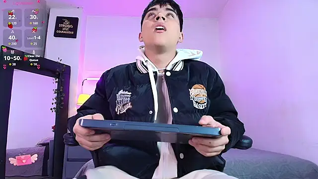 Snapshot of Lucass_love chatting on November 17, 2025, 1:04 pm Lucass love online show from November 17, 2025, 1:04 pm