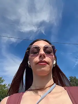 Amelie Crosby online show from June 21, 2026, 1:39 pm