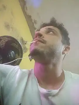 Snapshot of Veww1313 chatting on October 10, 2025, 6:42 pm Veww1313 online show from October 10, 2025, 6:42 pm