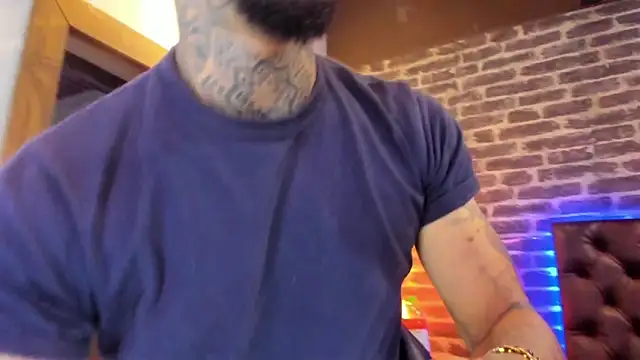 VinzenzRizzo online show from November 20, 2025, 4:46 am