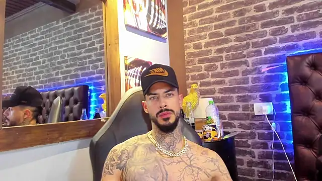 VinzenzRizzo online show from November 23, 2025, 6:01 am