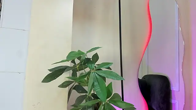 Snapshot of dulce_fiore07 chatting on December 21, 2025, 12:18 pm dulce fiore07 online show from December 21, 2025, 12:18 pm