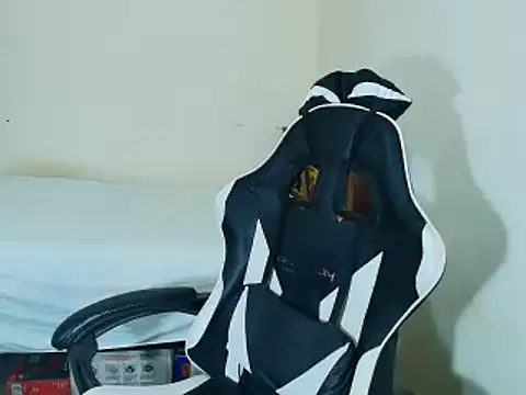 Snapshot of max_love255 chatting on November 23, 2025, 6:29 pm max love255 online show from November 23, 2025, 6:29 pm