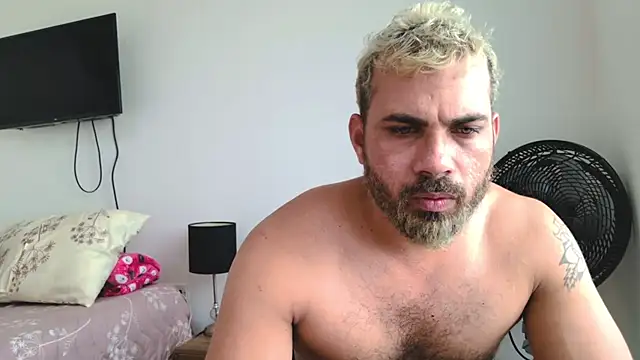 Snapshot of max_love255 chatting on January 6, 2026, 8:24 pm max love255 online show from January 6, 2026, 8:24 pm