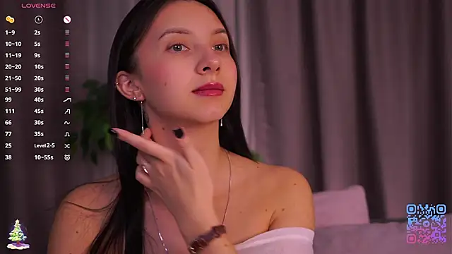 Snapshot of DaisyBlaze chatting on December 21, 2025, 4:25 am DaisyBlaze online show from December 21, 2025, 4:25 am