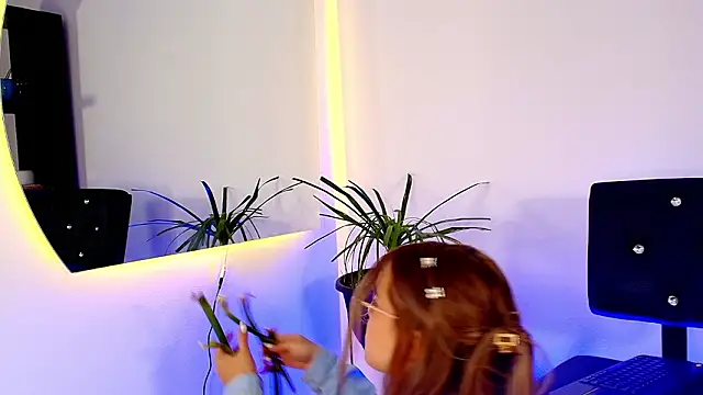 Sophie Janner online show from February 3, 2026, 4:10 am