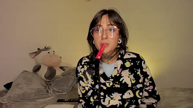 Snapshot of lola_n_apolo chatting on September 10, 2025, 2:21 am lola n apolo online show from September 10, 2025, 2:21 am