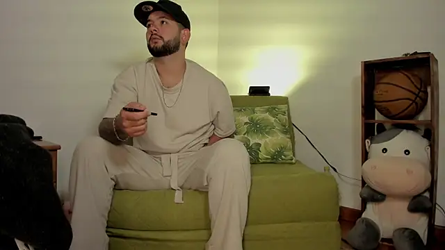 Snapshot of lola_n_apolo chatting on October 6, 2025, 1:51 am lola n apolo online show from October 6, 2025, 1:51 am