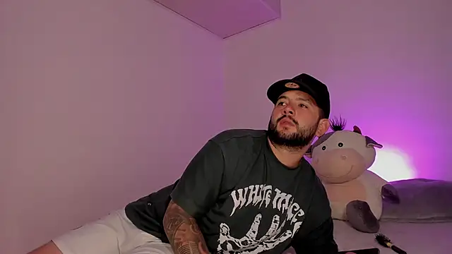 Snapshot of lola_n_apolo chatting on September 17, 2025, 4:03 am lola n apolo online show from September 17, 2025, 4:03 am