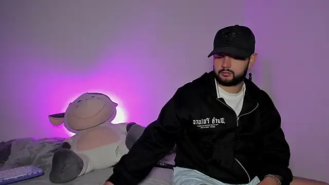 Snapshot of lola_n_apolo chatting on October 23, 2025, 12:31 am lola n apolo online show from October 23, 2025, 12:31 am