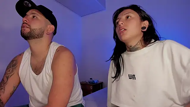 Snapshot of lola_n_apolo chatting on September 22, 2025, 3:23 am lola n apolo online show from September 22, 2025, 3:23 am