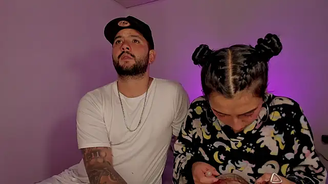 Snapshot of lola_n_apolo chatting on September 19, 2025, 3:54 am lola n apolo online show from September 19, 2025, 3:54 am