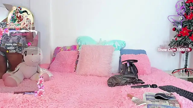 Ariana-Fernandez online show from December 1, 2025, 12:39 pm