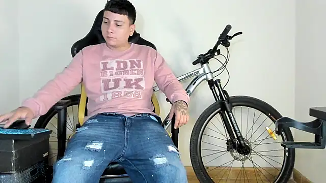 Snapshot of HELLSTAR chatting on October 21, 2025, 5:29 am HELLSTAR online show from October 21, 2025, 5:29 am