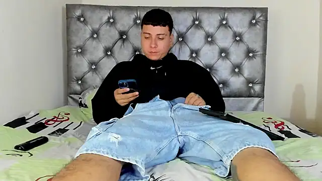 Snapshot of HELLSTAR chatting on October 4, 2025, 7:10 am HELLSTAR online show from October 4, 2025, 7:10 am