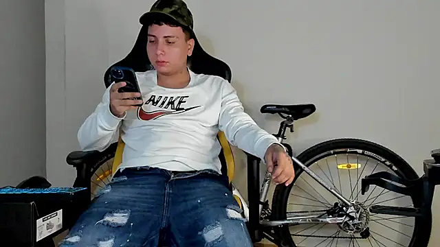 Snapshot of HELLSTAR chatting on October 22, 2025, 5:29 am HELLSTAR online show from October 22, 2025, 5:29 am