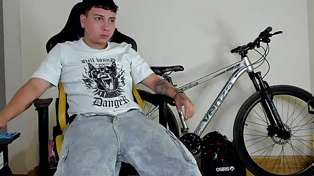 Snapshot of HELLSTAR chatting on October 19, 2025, 8:17 am HELLSTAR online show from October 19, 2025, 8:17 am