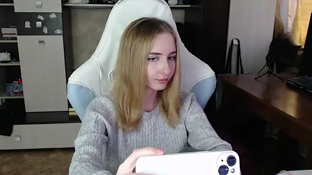 Cutti Crystal online show from October 11, 2025, 8:48 am