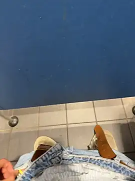 Snapshot of StudentBigD chatting on April 15, 2026, 9:04 am StudentBigD online show from April 15, 2026, 9:04 am