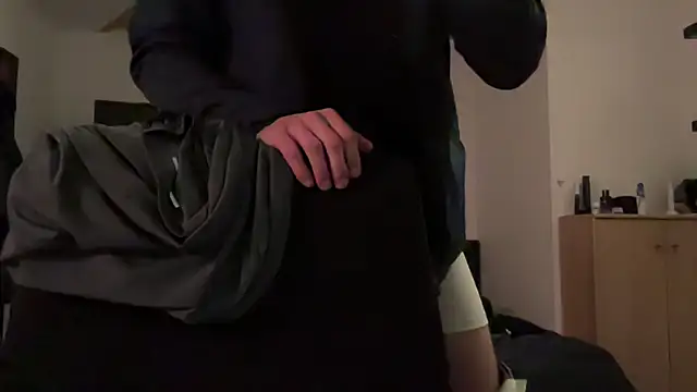 Snapshot of StudentBigD chatting on April 14, 2026, 12:37 am StudentBigD online show from April 14, 2026, 12:37 am