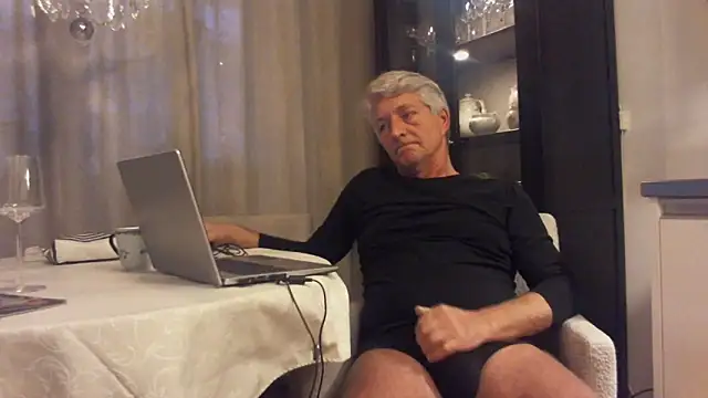 Swegay12-Exhi online show from February 6, 2026, 3:19 pm