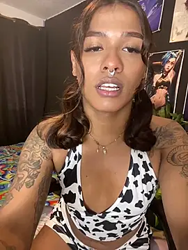 cam11 07 online show from January 7, 2026, 11:54 pm