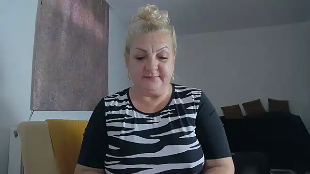 Snapshot of clarabbw47 chatting on May 17, 2026, 11:21 am clarabbw47 online show from May 17, 2026, 11:21 am